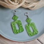 Handgefertigte grüne rechteckige Ohrringe - Glitzer-Ohrhänger