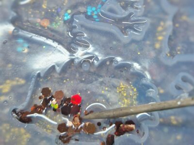 Handgegossene Igel-Ohrringe aus Krefelder Epodex