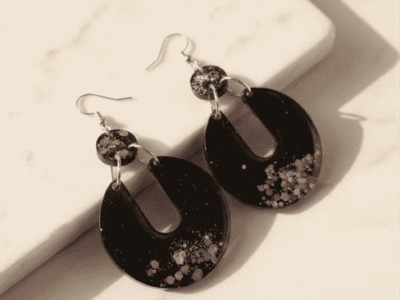 Einzigartige Unikat-Ohrringe in Schwarz - Boho-Ohrhänger mit Glitzer - handmade