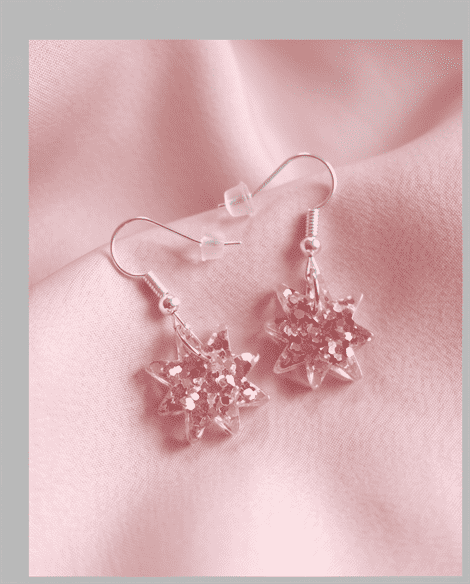 In den transparenten Sternenanhängern glitzert es in changierendem Altrosa elegant und edel. Echter handgefertigter Unikatschmuck.