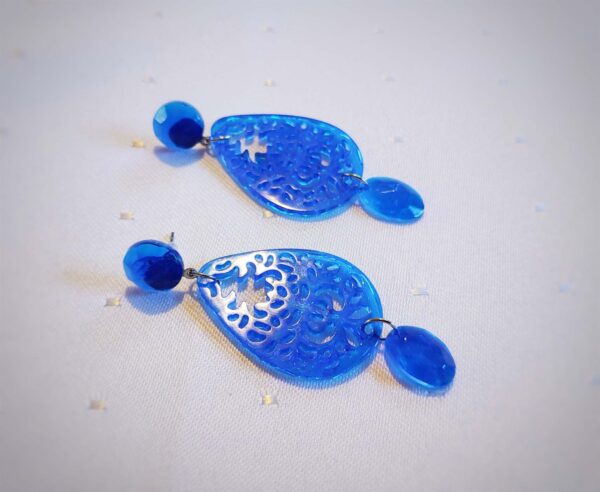 Handgefertigte blaue orientalische Stecker Ohrringe