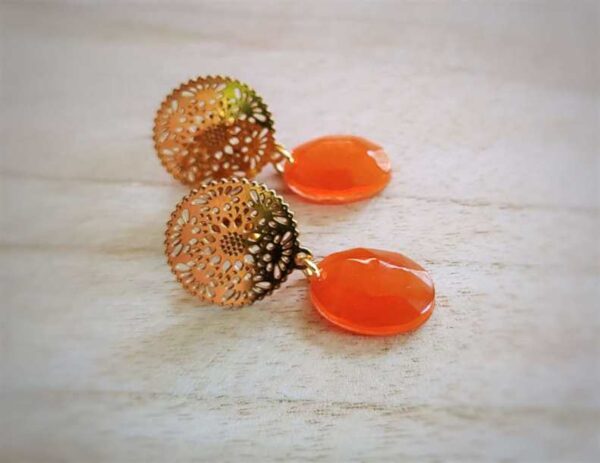 Gold-orangene orientalische Ohrringe