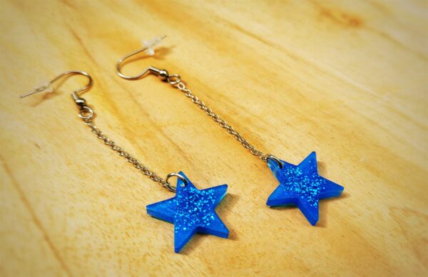 Blaue Kettenohrringe Sterne
