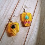 Elegante gelbe quadratische Ananas-Ohrringe für den Frischekick am Ohr. Zauberhafte Früchte-Ohrringe - handmade