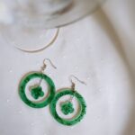Grüne Glücks Ohrringe mit Kleeblatt
